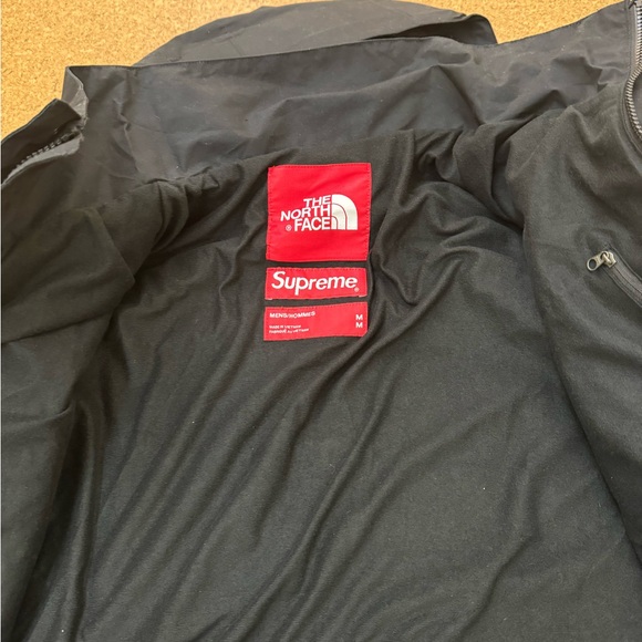 The north face supreme medium - Picture 3 of 6